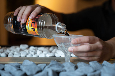 Hoe vul je een bio-ethanolhaard veilig bij? 